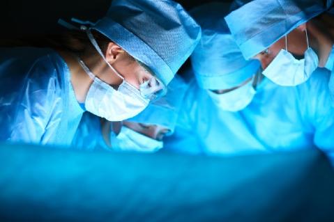 Illustration de l'article Chirurgie esthétique et mineurs : attention aux communications commerciales !