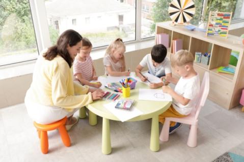 Illustration de l'article Établissement d’accueil collectif de jeunes enfants : une liste de qualifications élargie