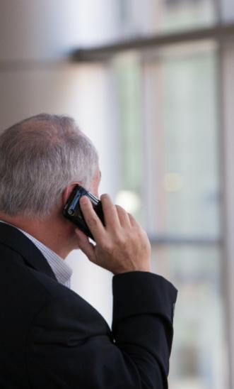 Homme au téléphone