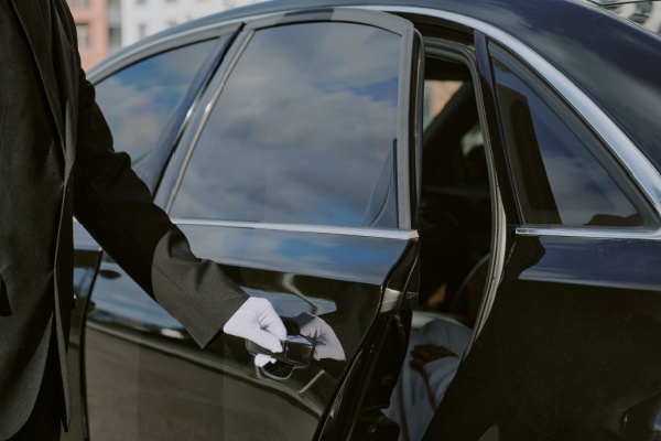 Illustration de l'article Mise à disposition de véhicules avec chauffeur : TVA à taux réduit ?