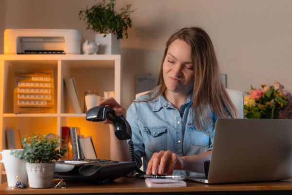 Illustration de l'article De quel délai dispose un opérateur de téléphonie pour demander le paiement d'une indemnité de résiliation ?