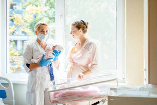 Illustration de l'article Exercice de la profession de sage-femme : de nouvelles conditions pour les étudiants remplaçants