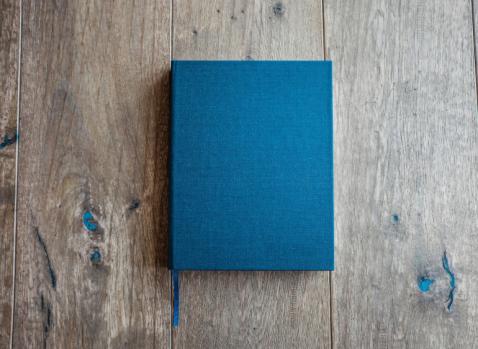 Photographie d'un cahier bleu
